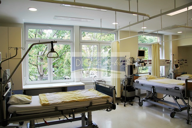 ágyelválasztó karnisrendszer kórházban