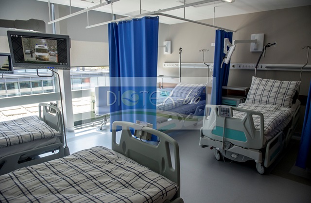 függesztett ágyelválasztó karnisrendszer kórházba